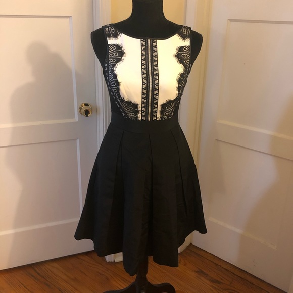 White House Black Market Dresses & Skirts - WHBM Midi Cocktail Dress w/ Pockets!